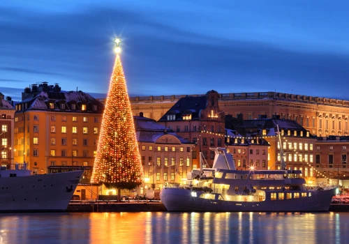 Na jarmark… do Sztokholmu 😍✈️ Loty i 4* hotel na przedłużony weekend za 729 PLN 🎄✨