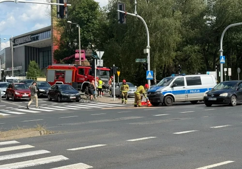 Kolizja z udziałem radiowozu na sygnałach. Trzy osoby przebadane przez ratowników