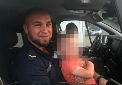 Czterolatek błąkał się boso przy drodze ekspresowej. Matka nie zauważyła zniknięcie syna