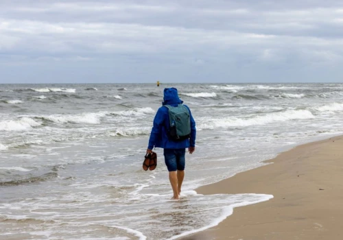 Sprzątał plażę nad Bałtykiem i natknął się na skarb. Może być wart nawet 10 tys. zł