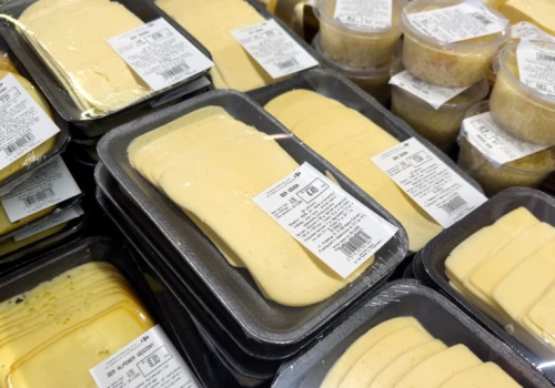 Groźna bakteria w serze. Carrefour wycofuje partię produktu