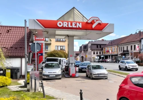 Niemcy rzucili się na polskie paliwo. Tankują baki i kanistry