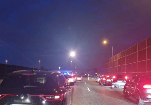 Dwa wypadki na A2. Korek sięga 10 km. Wiemy, co powinni zrobić kierowcy wyjeżdżający z Warszawy w kierunku Poznania