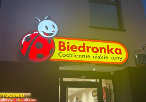Od czwartku w Biedronce 2+2 gratis. Rodzice mogą sporo zaoszczędzić przed rozpoczęciem szkoły