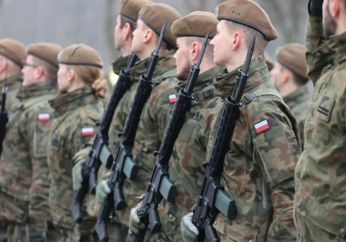 Stała pensja za czekanie pod telefonem? Tak PiS chce przyciągnąć rezerwistów
