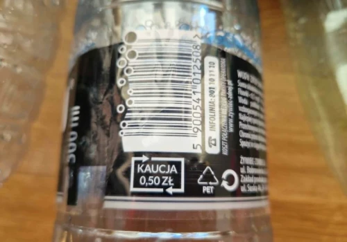 Znaczek kaucji jest do bani. Kręcę butelką, by go znaleźć, a co mają zrobić niewidomi?