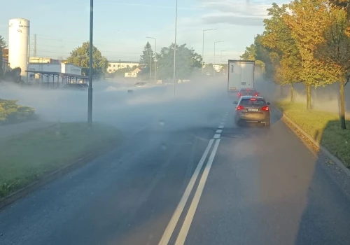 Azotowa „mgła” na ul. Towarowej w Świdnicy