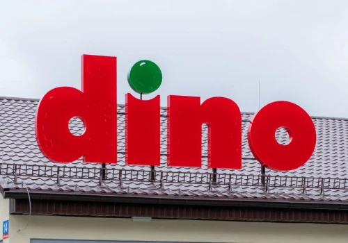 Dino sprzedaje przybory szkolne za grosz. Wystarczy jeden warunek
