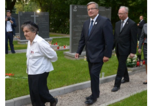 Wanda Traczyk-Stawska: na Cmentarzu Powstańców Warszawy musi stanąć krzyż (archiwalne wideo)