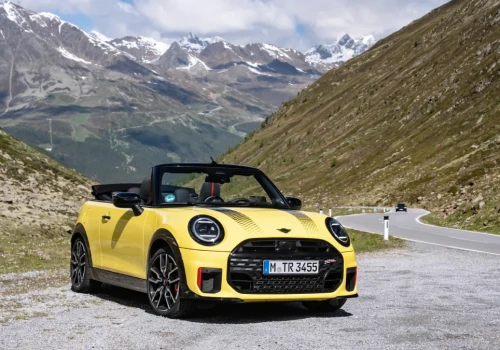 MINI John Cooper Works Cabrio ma 231 KM. Dach otwiera się w 18 sekund