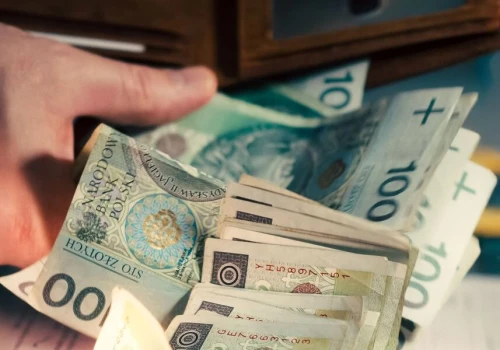 Pensje w Polsce rosną, ale zatrudnienie spada. Nowe dane GUS