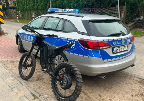 Bez tablic, OC i uprawnień. 15-latek zatrzymany na elektrycznym motorowerze
