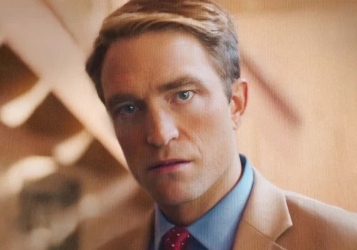 Robert Pattinson zagra znanego dziennikarza. Ten ostatni pyta o intencje twórców i Hollywood