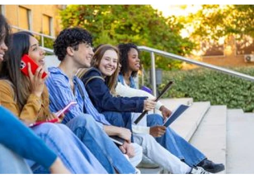 Ambitna edukacja, która nie kosztuje zdrowia – jak WSKZ dba o dobrostan studentów?