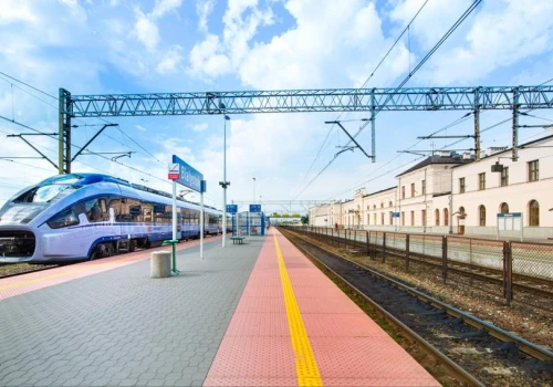 Ponad 800 mln euro zagrożone. Spór o Rail Baltica może kosztować Polskę unijne dotacje
