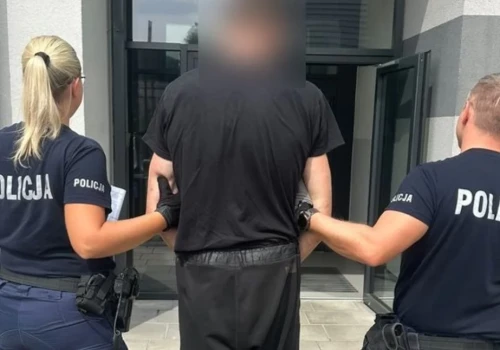 Chciał włamać się do kasetek na myjni. Policjanci zatrzymali go po pościgu