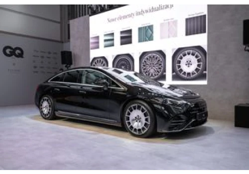 Mercedes EQS po liftingu wjechał do Polski. Teraz może mieć wolant i przejedzie nawet 926 km