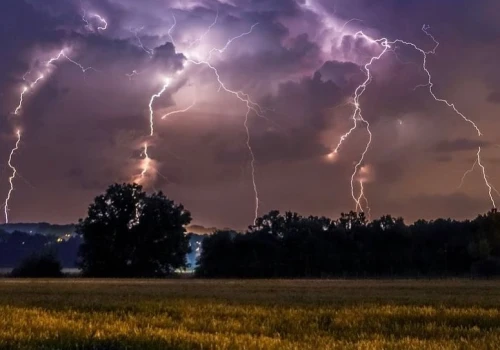 Noc pod znakiem groźnych burz w Bielsku-Białej. Przyszły alerty RCB. Wiatr do 110 km/h