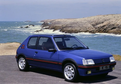 Co sprawia, że hot-hatch jest naprawdę dobry? Peugeot sprawdził, czego oczekują kierowcy