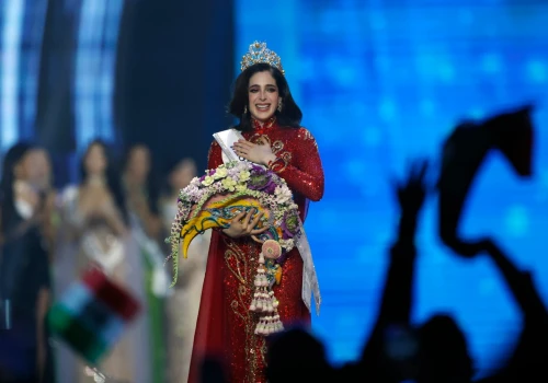 Miss Universe 2025 oddała swoją koronę Bogu