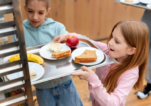 Nowe zasady w sklepikach i stołówkach od 1 września. „Dieta planetarna