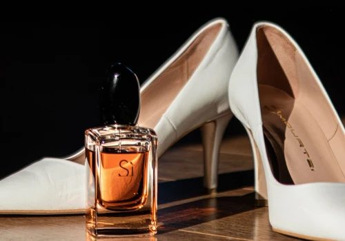 Giorgio Armani czy Calvin Klein? Te perfumy znajdziesz taniej w popularnych drogeriach