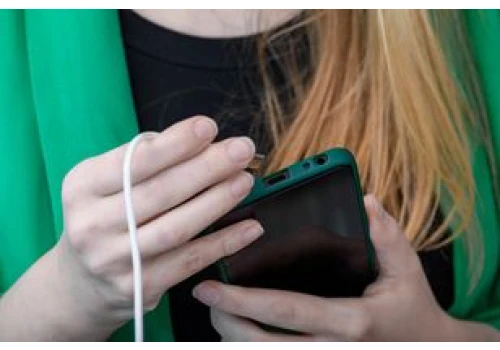 Wojska Obrony Cyberprzestrzeni ostrzegają: fałszywe SMS-y i wiadomości