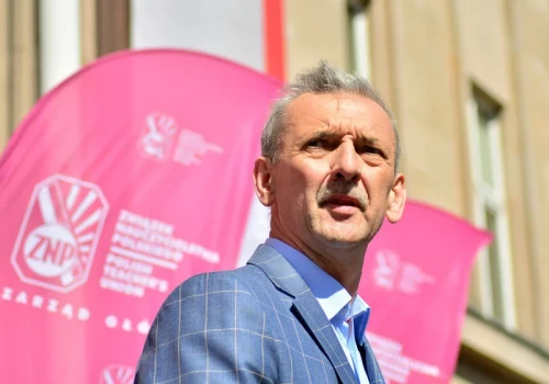 ZNP odpowiada MEN ws. zarobków nauczycieli. „Skoro jest dobrze, to skąd 20 tys. wakatów?”