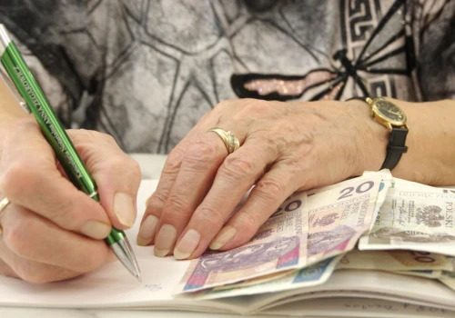 Od września nowe limity dla seniorów. Po przekroczeniu ZUS odbierze emeryturę