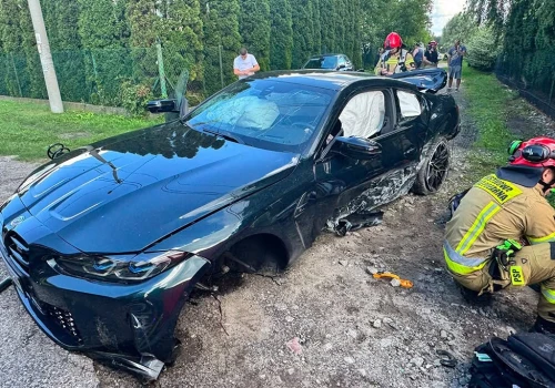 Tragiczny wypadek w Gawłowie. BMW uderzyło w betonowy przepust, nie żyje 38-letni kierowca