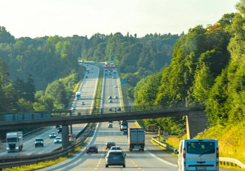 Jedni mogą jechać 130 km/h, inni tylko 100 km/h. W tym europejskim kraju są nowe zasady