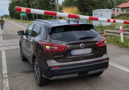 O włos od tragedii na przejeździe kolejowym. Kierująca zignorowała sygnalizację