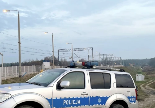 Tajemniczy wybuch przy torowisku. Zaangażowano kontrterrorystów