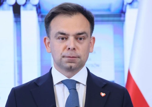 Zmiany podatkowe w Polsce. Domański odpowiada Morawieckiemu, padły ostre słowa