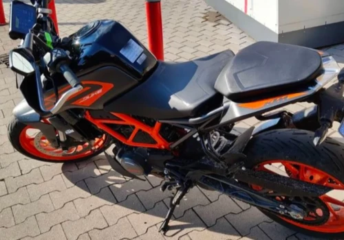 Ponad 1000 porcji narkotyków i skradziony motocykl. 41-latek zatrzymany w Jeleniej Górze
