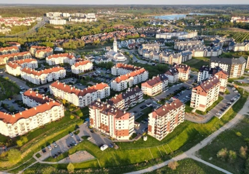 Problem z grupą chłopców na osiedlu w Olsztynie w wieku 9–12 lat? Na klatkach pojawiły się komunikaty