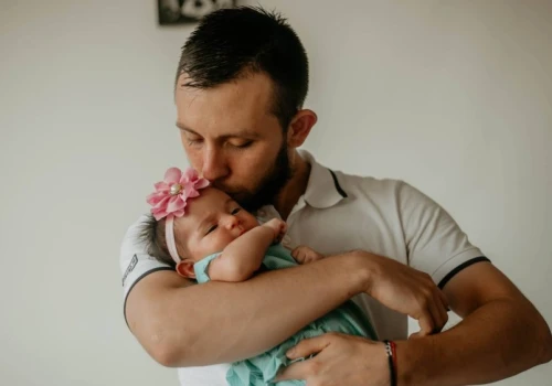 Dwa dodatkowe dni wolnego po narodzinach dziecka. Wielu rodziców nie zna tego prawa