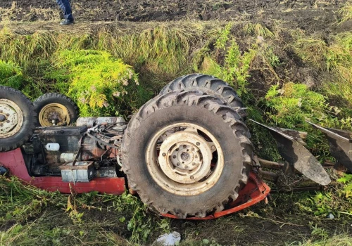 Tragedia podczas nocnej orki. 24-latek zginął przygnieciony przez ciągnik