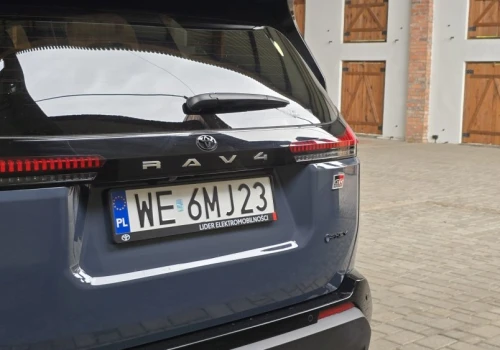 Jeździłem nową Toyotą RAV4 na wtyczkę. Byłem w szoku, ile udało mi się pokonać na samym prądzie