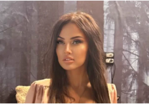 Monika Laskowska z OnlyFans ambasadorką pamięci Powstania Warszawskiego. Organizator wycofał jej zdjęcie po lawinie krytyki