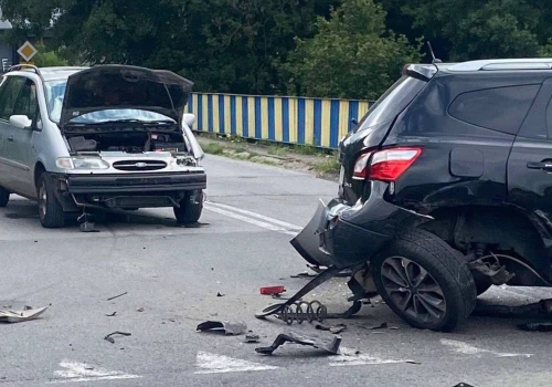 Poważny wypadek w powiecie ostrowieckim. Droga zablokowana