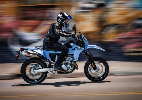 Suzuki DR-Z4SM – rozsądnie nierozsądne japońskie supermoto