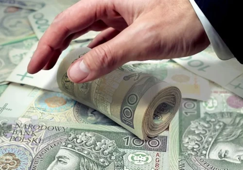 Ćwierć miliona na nagrody w urzędzie. Burmistrz nie odpowiada na pytania