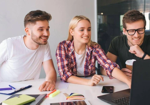 Nie szukaj laptopa na studia. Szukaj sprzętu, który udźwignie każdy Twój projekt
