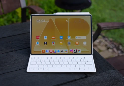 Spędziłem trzy tygodnie z HUAWEI MatePad Air. To sprzęt z genialnym ekranem, który zabierzesz wszędzie