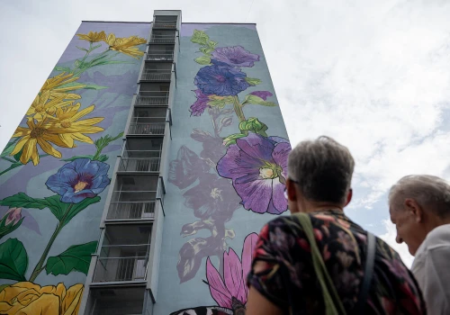 „Przystanek motyla” na Kozłówce już gotowy. Fundacja Zróbmy Sobie Kraków zapowiada kolejne murale (Galeria)