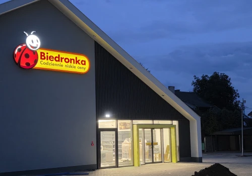 Potwierdziły się nasze informacje! Kolejna Biedronka pod Nowym Sączem już z szyldem. Wielkie otwarcie coraz bliżej