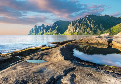 Lato za kołem podbiegunowym ☀️ Wycieczka do Tromso za 1010 PLN (✈️+🏨+🚗)
