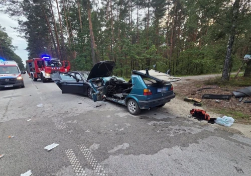 Czołowe zderzenie w powiecie włoszczowskim