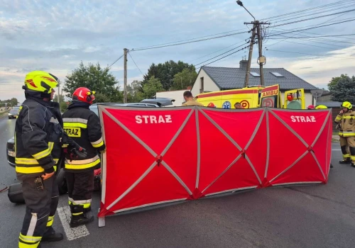 Groźny wypadek na DK62 w Pomiechówku. Motocyklista zabrany śmigłowcem LPR, pasażerka karetką